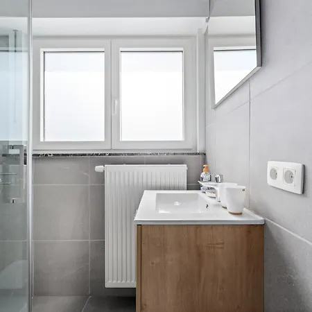 Holiday home Ruime Woning Aan Zee Met Zonnige Tuin En Terras - 9p *