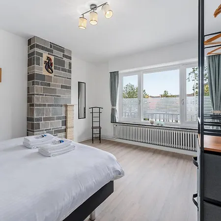 Ruime Woning Aan Zee Met Zonnige Tuin En Terras - 9p