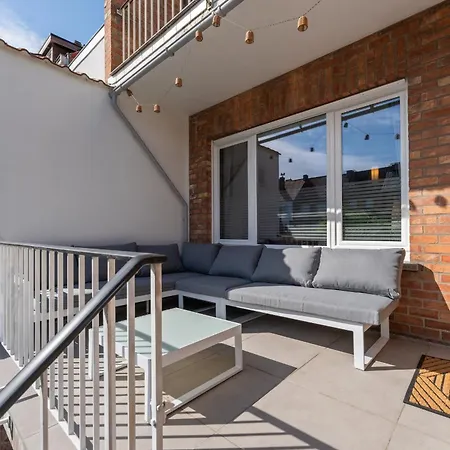 Ruime Woning Aan Zee Met Zonnige Tuin En Terras - 9p Feriehus Blankenberge