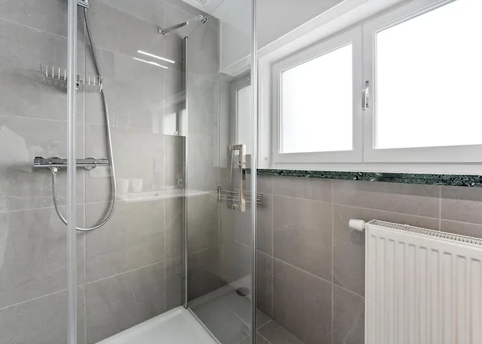 Ruime Woning Aan Zee Met Zonnige Tuin En Terras - 9p